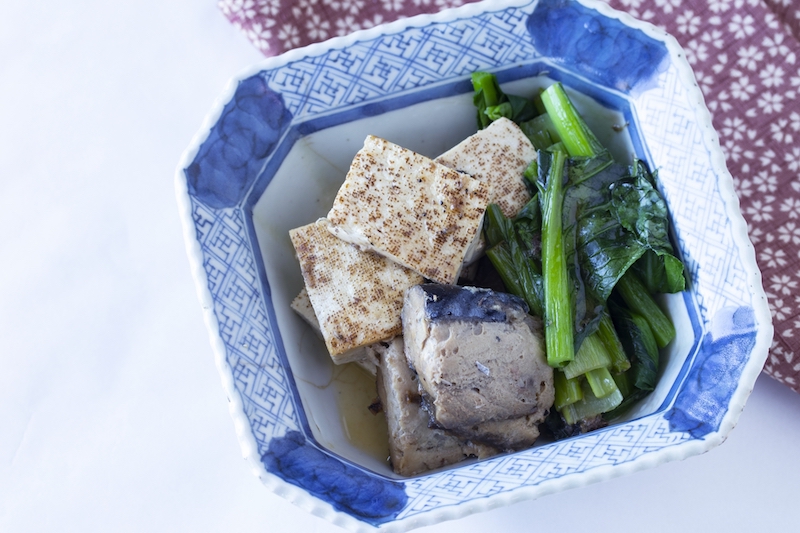 青魚の缶詰と豆腐など健康にいい食材の組み合わせを紹介！（Ph／photoAC）