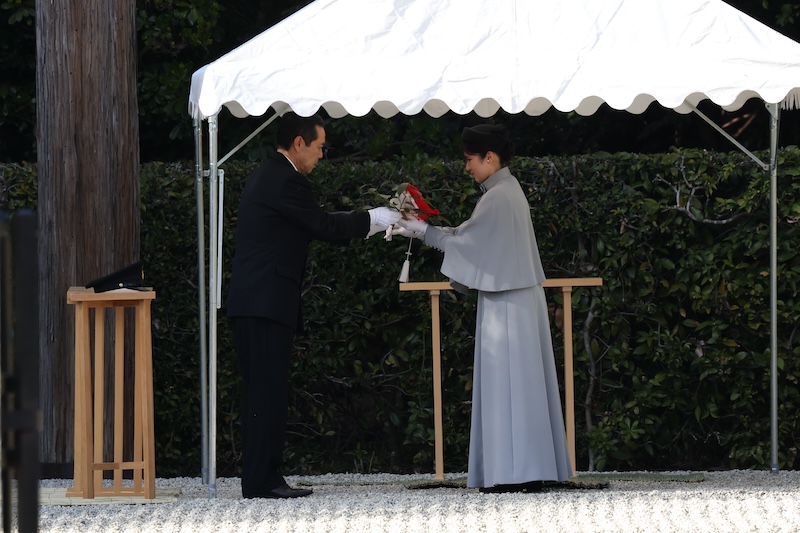 お一人でのご参拝は初めて（2024年3月27日、Ph／JMPA）