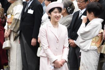 《愛子さま初めての園遊会》雅子さまは「いい方に囲まれ楽しく」と“母の顔”に　猫の写真を持参さ…