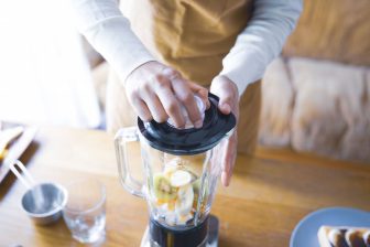 《時短料理の救世主》にわかに注目の多機能「ブレンダー」、「結局使わなくなった」にならないた…