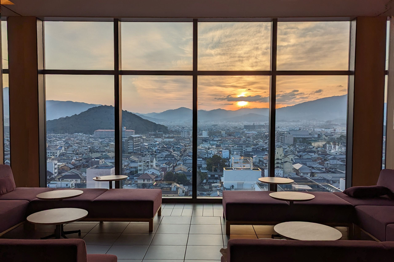 最上階の湯上り処からの朝の景色（カンデオホテルズ奈良橿原）