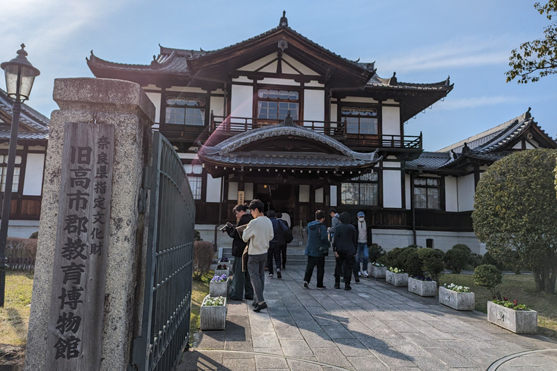 今井町並み交流センター「花甍（はないらか）」。今井町の歴史などの展示があり、街歩きの情報を入手できる（館内無料）