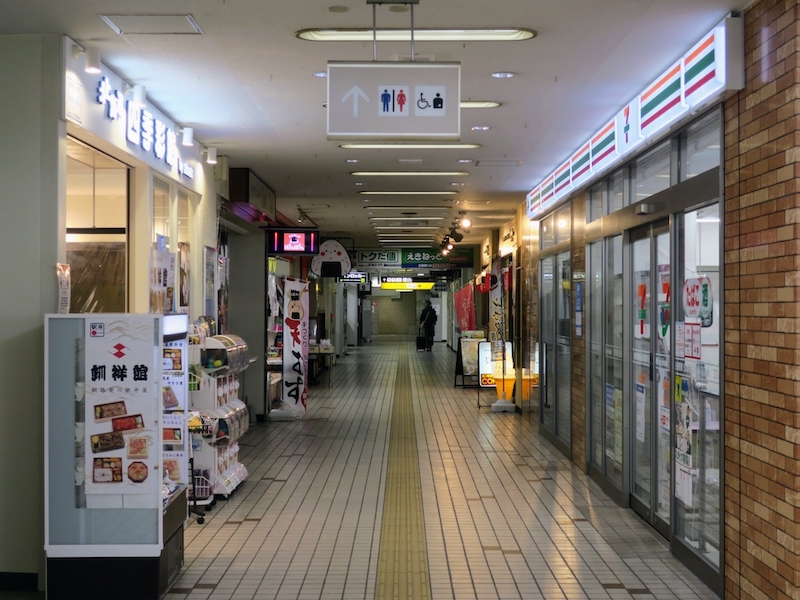 コンビニに立ち寄ることが日課になっていない？（Ph／photoAC）