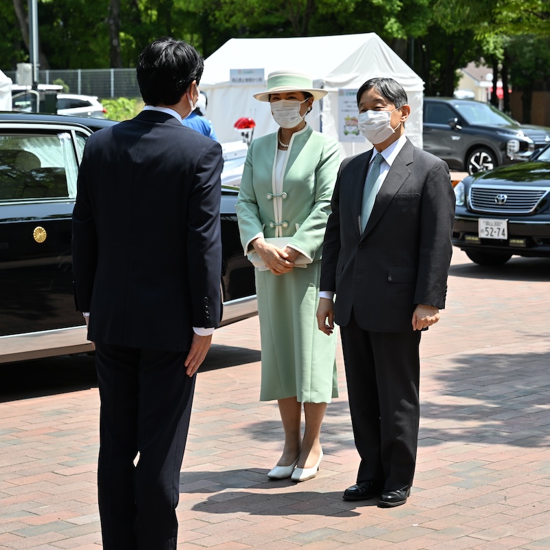 アイテムは白でそろえられた雅子さま（2024年5月26日、Ph／JMPA）