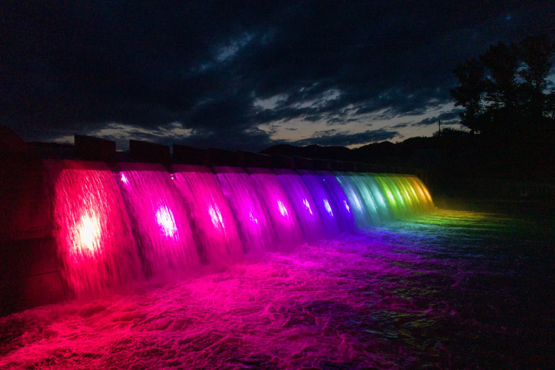 写真（錦秋湖大滝ライトアップ）