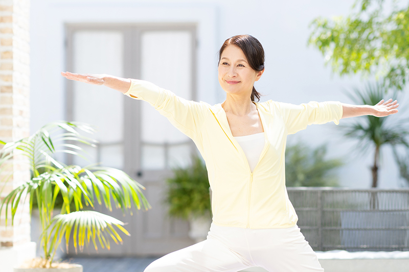 運動する女性