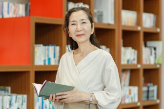 専業主婦から46才で大学入学、61才で作家デビューした桐衣朝子さん「40代、50代なんてまだまだ鼻…