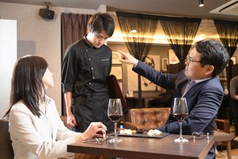 【社会問題となるカスハラ】「店員をお前と呼ぶ」「迷惑料を要求」「低評価を書くと威嚇」…実例か…