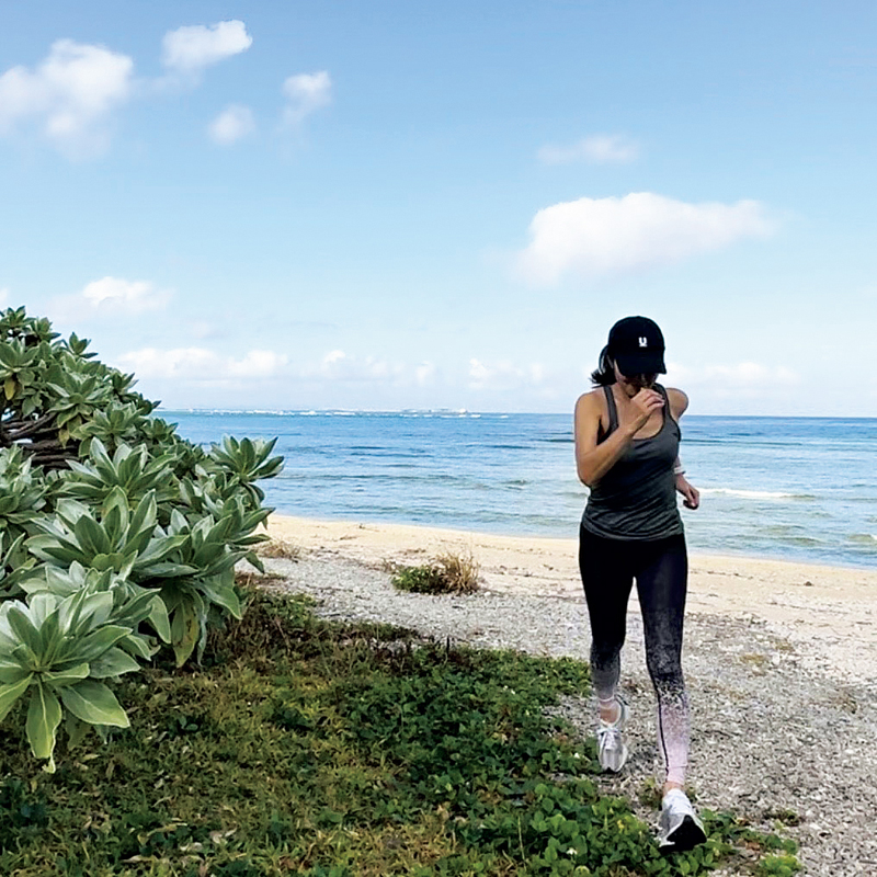 「ずっと続けている朝活は車で5分の近所の海で、泳いだり、海に浮いて瞑想したり」