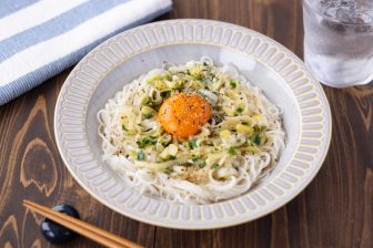 普通のそうめんに飽きたら…「絶品ねぎだく釜玉そうめん」【もあいかすみ ラクウマレシピ】