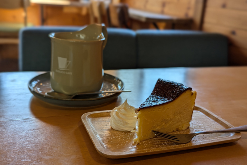 ケーキセットは700円～と手ごろで美味（BASILICO CAFÉ）