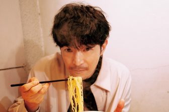 ラーメン店の“猫店長”演じる津田健次郎、「しょうゆラーメンがいちばん好き」「下手すると毎日ラ…