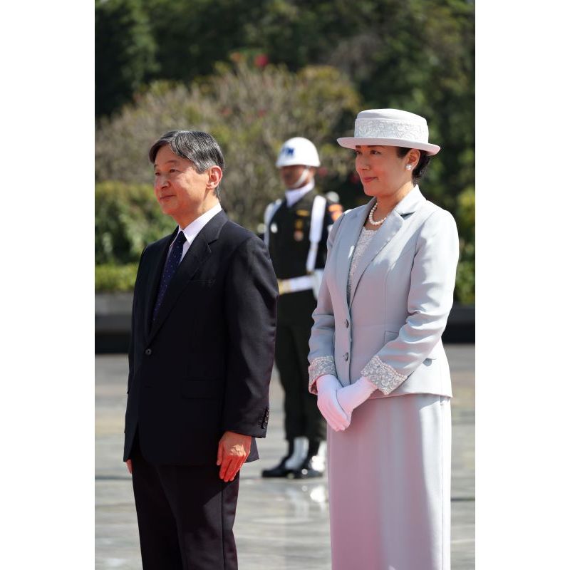 カリバタ英雄墓地を訪問される両陛下（2023年6月20日、Ph／横田紋子）