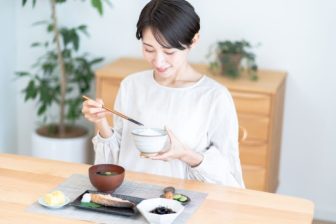 《在宅ホスピス医が解説》長生きにつながる食生活と1日1分でできる簡単エクササイズ「あくび体操」