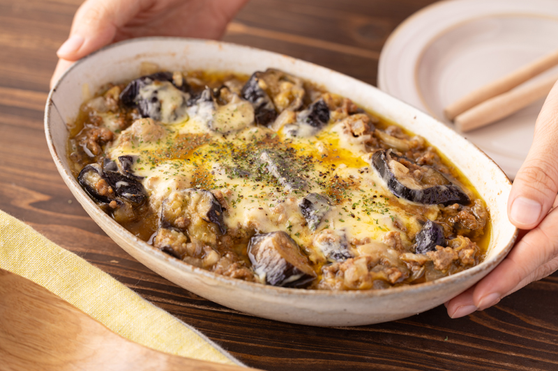 鍋で煮込んだ味わいをレンチンで再現！「なすのキーマカレー焼き」