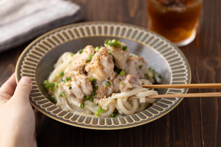 冷凍うどんを激旨アレンジ！「ねぎ塩鶏うどん」【もあいかすみ ラクウマレシピ】