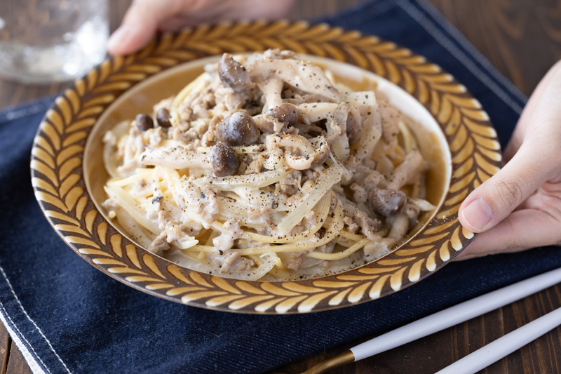 皿に盛り付け、お好みで黒こしょうをトッピングしたらでき上がり