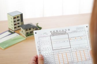 親が亡くなったら…あらかじめ知っておきたいお金周りのこと　葬儀、補助金、サブスク解約