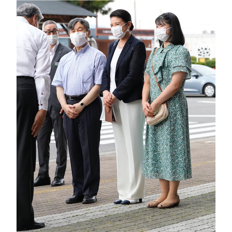 ご静養のため栃木県にある那須御用邸へ向けご出発の天皇皇后両陛下と愛子さま