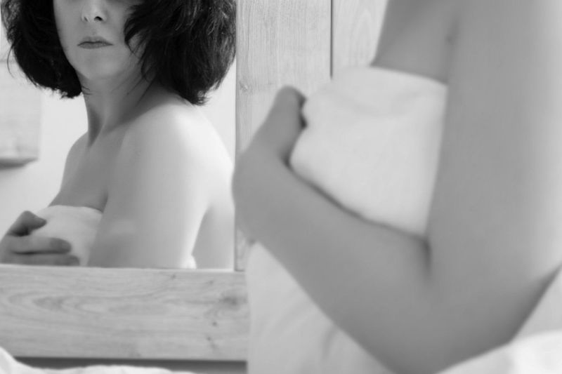 触った乳房に2cmほどのしこりがあった（写真／イメージマート）