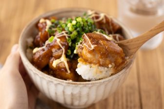 甘酸っぱいとろとろたれ＆ジューシー鶏がやみつき「鶏の甘酢マヨ丼」【もあいかすみ ラクウマレシ…