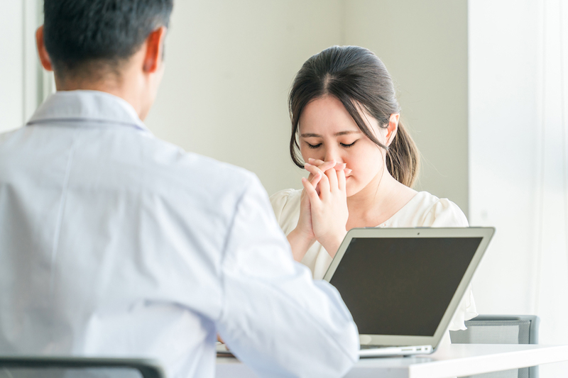 実際に自分ががんと告知されたら、家族や大切な人にどう伝えるか（写真／PIXTA）