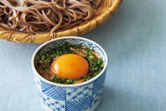 《にらたま、ねぎ塩も》そば＆そうめんの「つけつゆ」アレンジレシピ6つを料理研究家が伝授