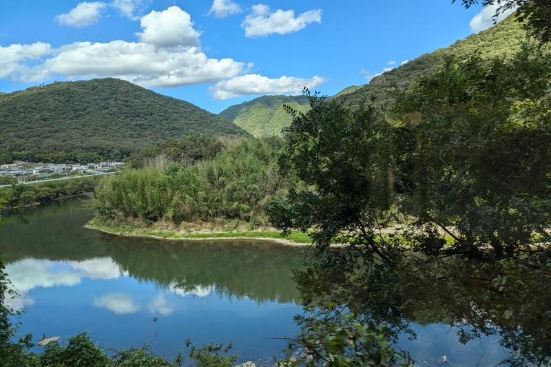 会場となる岡山県北部は自然あふれゆったりとした時の流れに癒される