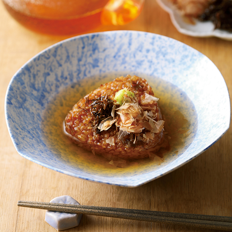 焼きおにぎりのわさび昆布茶漬け（撮影／菅井淳子）