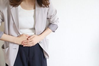 頻繁に出るゲップは病気の可能性も…原因と対処法を医師が解説