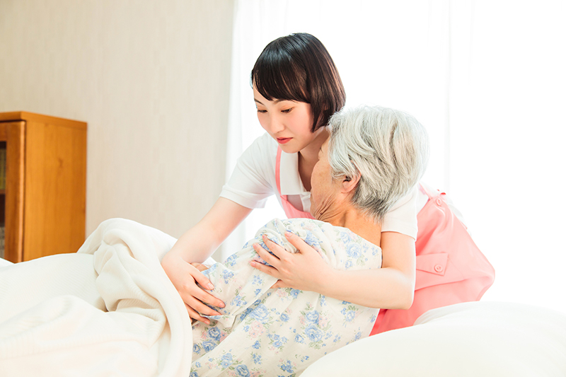 介護施設の制限はフレイルのリスクにもなる（写真／PIXTA）