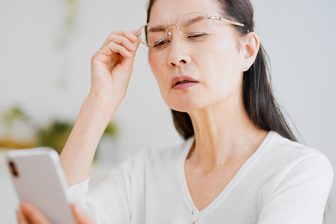 健康寿命を延ばすうえで重要なカギとなる「目の老化」　最初に来るのが「老眼」、つづいて「白内障」「緑内障」　予防のためには“40才を過ぎたら1、2年に1回の眼科検査” 