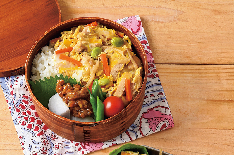 「切り干し高野豆腐煮の親子丼」の弁当