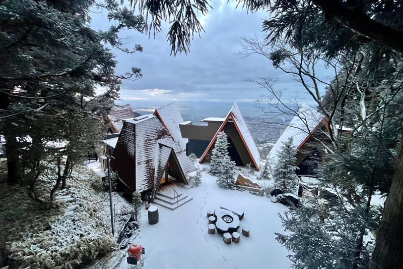 雪が降ると幻想的な雰囲気になる。この雪景色たまりません