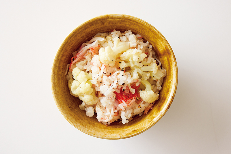 「かにかまとカリフラワーの炊き込みご飯」