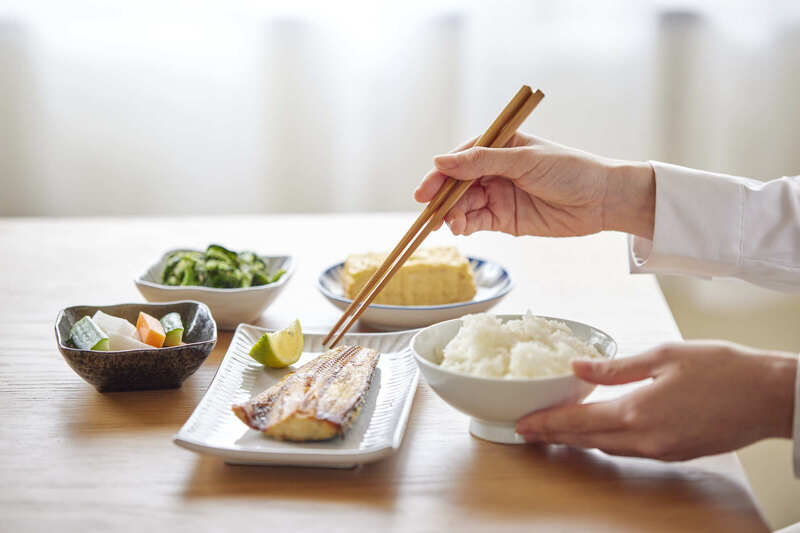 朝食をしっかり食べることが若返りの基本（写真／イメージマート）