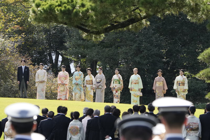 赤坂御用地に集まった和服姿の女性皇族の面々と秋篠宮殿下