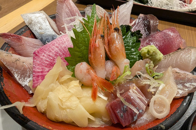 駅中のお店で海鮮丼ランチを