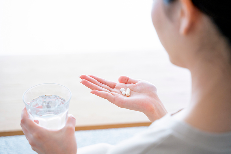 本来、薬を必要としない女性にも検査値だけで薬が出されるように（写真／PIXTA）