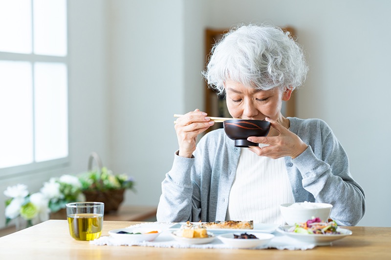 食事は「カーボラスト」を心がけたい（写真／PIXTA）