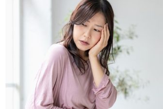 《便秘、冷え、不眠、がんリスクも》「腸カビ」と「ゾンビ腸」とは？　あらゆる不調を引き起こすメカニズムと対策を医師が解説