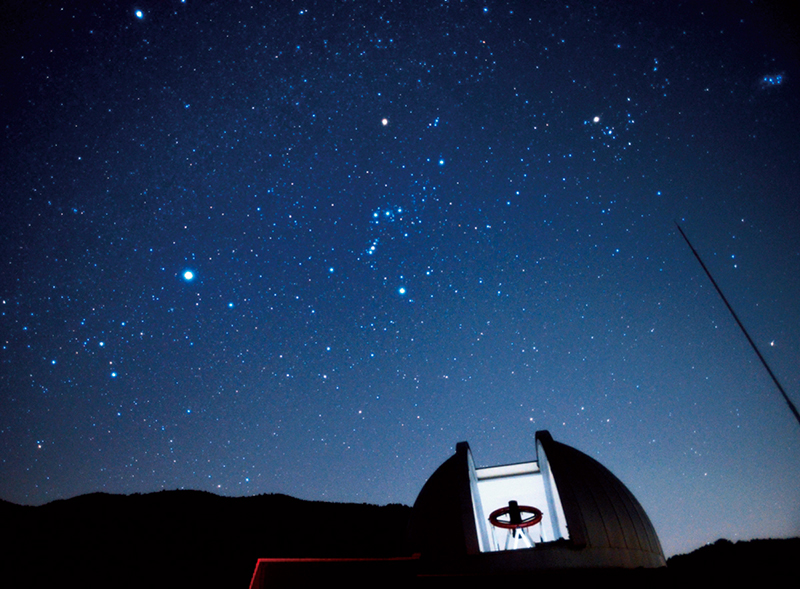 宿泊者にはプラネタリウムと天体観察会を専用のプログラムで案内（提供／星の文化館）