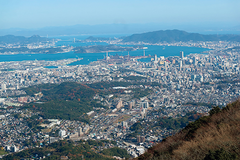 山頂から約10分の国見岩は絶景