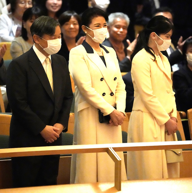 雅子さまのアクセサリーはパールで愛子さまとリンク（2024年6月7日、撮影／JMPA）