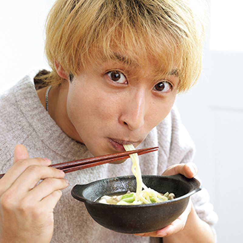 〆は太め中華麺をつけ麺風に