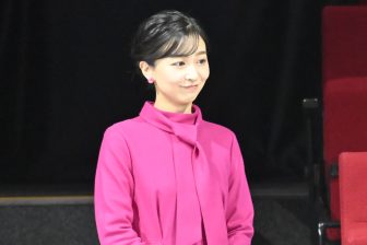 《ド派手なショッキングピンクで》佳子さまの“勝負服”「３週間で２回も」お気に入りワンピースは“2枚持ち”で