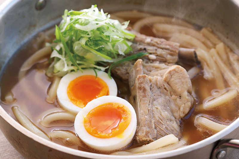 「シンガポール肉骨茶風煮込みうどん」