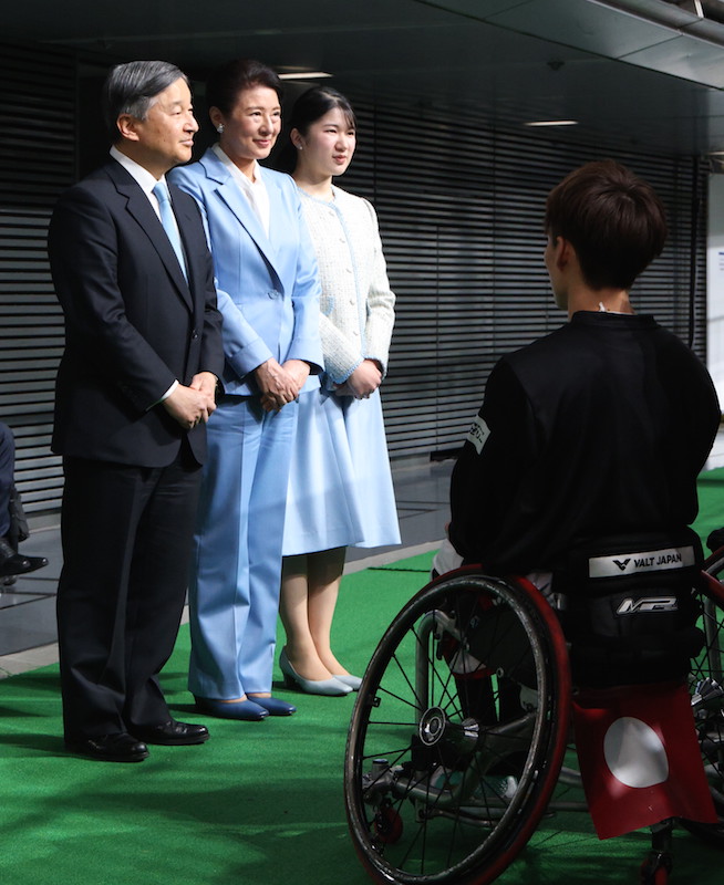 車椅子バスケをご観戦の天皇皇后両陛下と愛子さま