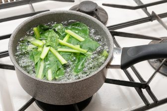 プロが教える【野菜の調理法＆保存方法】「ほうれん草のあく抜きはやりすぎると逆効果」「キャベ…