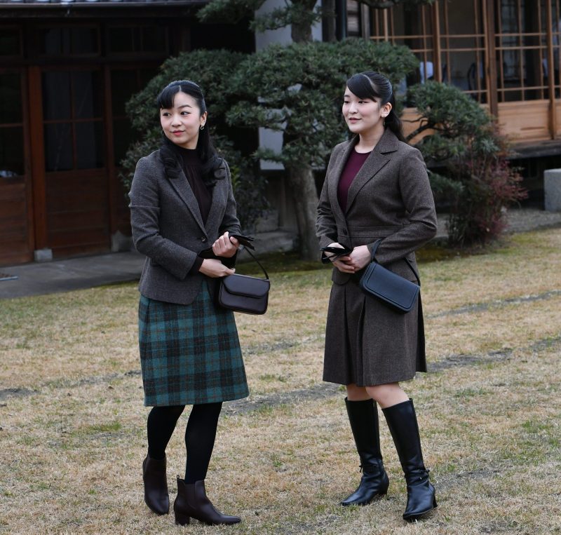 2019年、12月、「外交団鴨場接待」にご出席の秋篠宮家の長女・眞子さんと次女・佳子さま